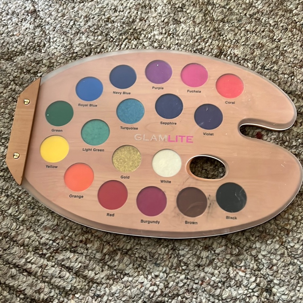 GlamLite Artistry eyeshadow palette